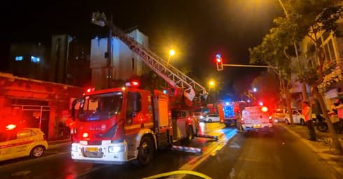 שריפה במבנה מגורים בהדר חיפה שריפה במבנה מגורים בהדר חיפה