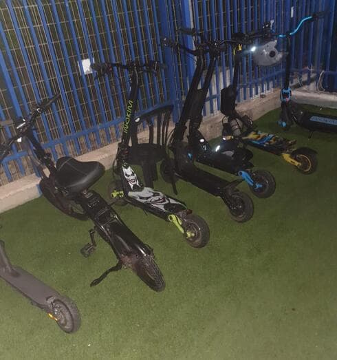 כלי התחבורה שהוחרמו בראשון לציון (צילום: החברה לביטחון ראשל"צ) כלי התחבורה שהוחרמו בראשון לציון