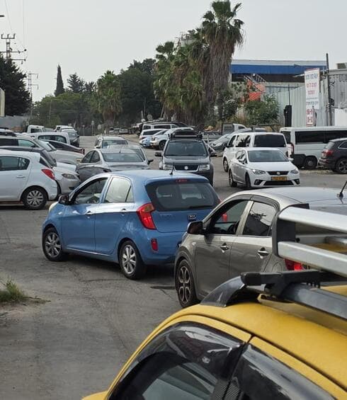 עומסים בכניסה למכון הרישוי ברחובות