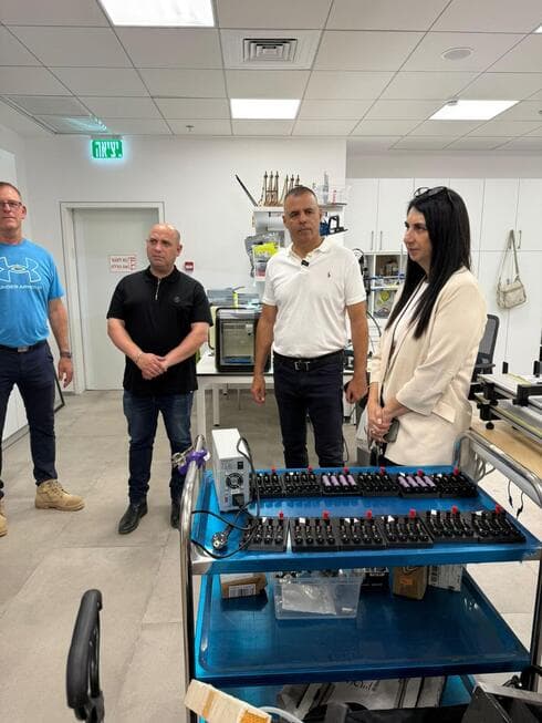 ראש העיר והצוותים המקצועיים בסיור בשלב ב' של הקמפוס, הנמצא בשלבי סיום בנייה, לקראת פתיחת שנת הלימודים החדשה ( צילום: עיריית כפר סבא) ראש העיר והצוותים המקצועיים בסיור בשלב ב' של הקמפוס, הנמצא בשלבי סיום בנייה, לקראת פתיחת שנת הלימודים החדשה