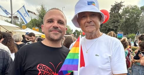 יו"ר ההסתדרות במחוז משה מזרחי וס. ראש העיר יוסי שלום