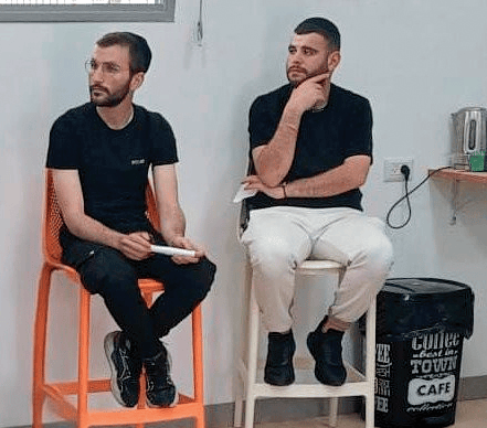 כהן ועלל בכיתה. מרגישים בבית (צילום: רשת אמית) כהן ועלל בכיתה. מרגישים בבית