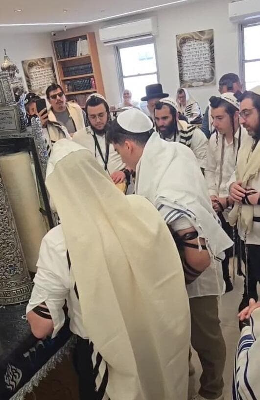 בר מצווה של איתי (צילום: ירון לוי) בר מצווה של איתי