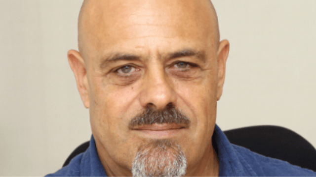 עופר אילות. "אי של שפיות" עופר אילות. "אי של שפיות"
