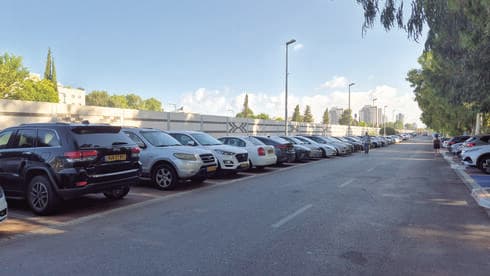 החניון הצפוני יהיה לטווח ארוך. הרכבת בקרית מוצקין (צילום: א. יניר) החניון הצפוני יהיה לטווח ארוך. הרכבת בקרית מוצקין