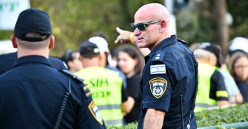 מבצע אבטחה מוצלח. מפקד תחנת חיפה סנ"צ אייל שחר (צילום: משטרת ישראל) מבצע אבטחה מוצלח. מפקד תחנת חיפה סנ"צ אייל שחר