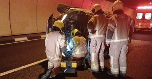 תאונה במנהרות הכרמל חיפה (צילום: כבאות והצלה) תאונה במנהרות הכרמל חיפה