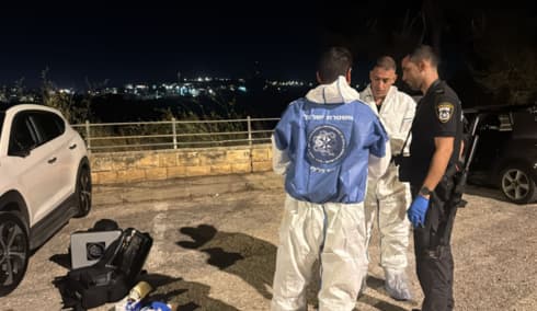 זירת הרצח בשכונת גילה (צילום: דוברות המשטרה) זירת הרצח בשכונת גילה