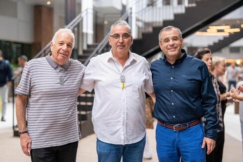 מימין לשמאל מאיר נגה מנכ״ל ובעלים ס.ע.ן זהב ראש עיריית רעננה חיים ברוידא ושמואל סייד ממייסדי קרן ריט 1 (צילום: לירן לוינוביץ) מימין לשמאל מאיר נגה מנכ״ל ובעלים ס.ע.ן זהב ראש עיריית רעננה חיים ברוידא ושמואל סייד ממייסדי קרן ריט 1