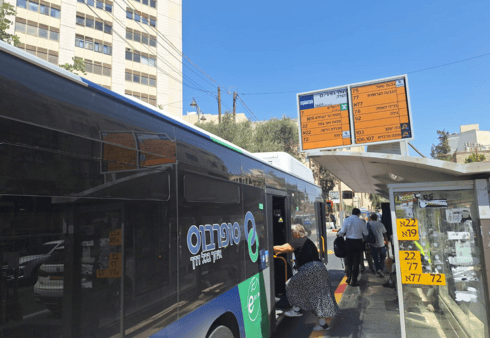 התחנה עברה לאי תנועה מקביל (צילום: אבישג זוהר) התחנה עברה לאי תנועה מקביל