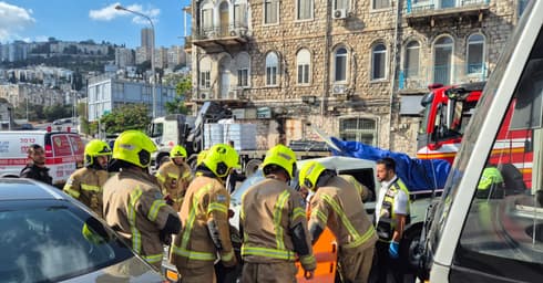 תאונת מטרונית חיפה דרך בר יהודה 16.9 (צילום: כבאות והצלה) תאונת מטרונית חיפה דרך בר יהודה 16.9