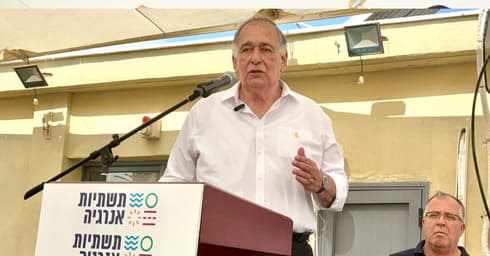 יונה יהב בטקס פירוק חוות המכלים חיפה (צילום: ראובן כהן עיריית חיפה) טקס פירוק חוות המכלים חיפה