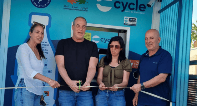 חונכים את המכונות של סייקל (צילום: מועצה אזורית עמק הירדן) עמק הירדן