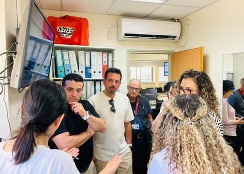 "עם כלביא" ביקור תמיכה במרפאות (צילום: דוברות כללית ) "עם כלביא" ביקור תמיכה במרפאות