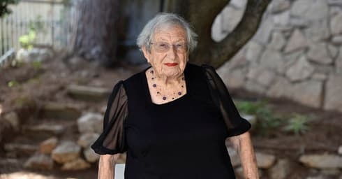 תמיד לימדתי או למדתי. חנה כץ מנהלת הריאלי חוגגת 100 תמיד לימדתי או למדתי. חנה כץ מנהלת הריאלי חוגגת 100