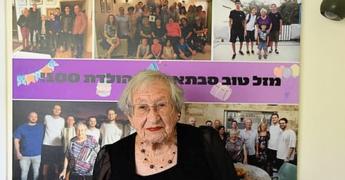 קיבלתי גנים טובים. חנה כץ מנהלת הריאלי חוגגת 100 (צילום: שרון צור) קיבלתי גנים טובים. חנה כץ מנהלת הריאלי חוגגת 100