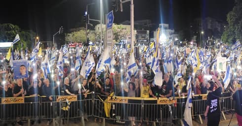 אלפים במחאה בחורב (צילום: מחאת העם חיפה) אלפים במחאה בחורב