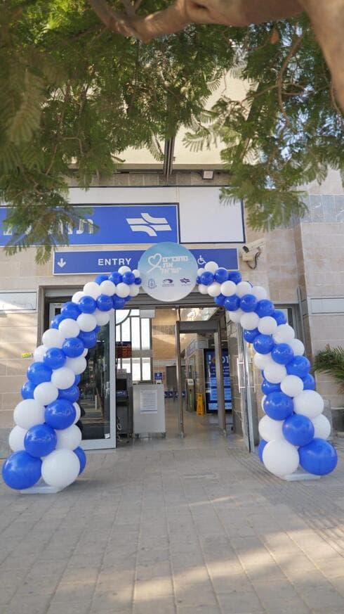 רכבות חשמליות נוסעות בנגב