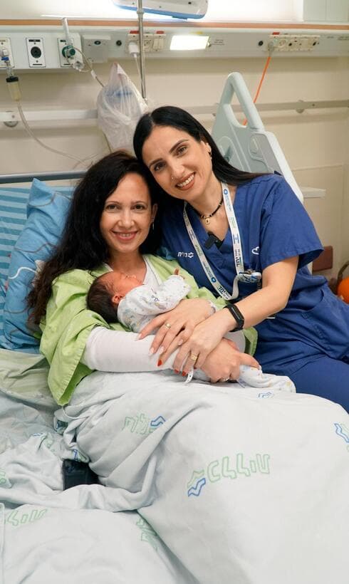 ורד כהן מנהלת אחיות במחלקת יולדות ורד כהן מנהלת אחיות במחלקת יולדות