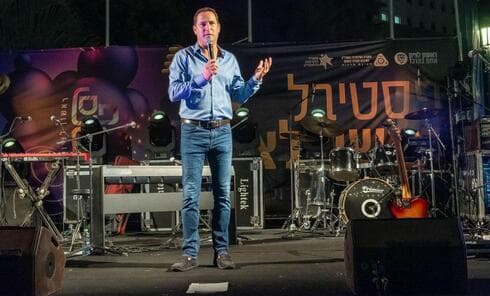 ראש העירייה רז קינסטליך באירועי סוכות בראשון לציון (צילום: עיריית ראשון לציון) ראש העירייה רז קינסטליך באירועי סוכות בראשון לציון