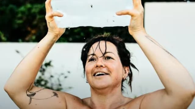 שני שוחה באנטארקטיקה