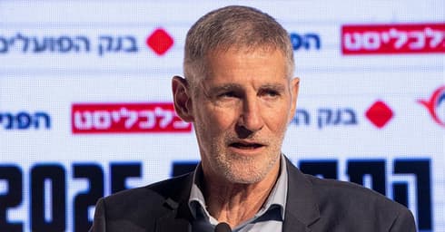 חזק בסקרים. יאיר גולן
