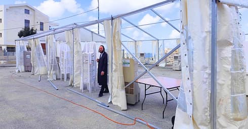בית הכנסת שהוקם בגבעת זמר חיפה (צילום: חב''ד חיפה) בית הכנסת שהוקם בגבעת זמר חיפה