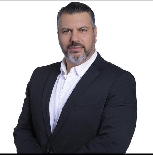 עו"ד עמנואל יוזוק (צילום: רז רוגובסקי) עו"ד עמנואל יוזוק