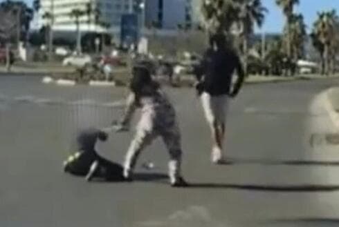 האחים תקפו באמצע הכביש בבת ים
