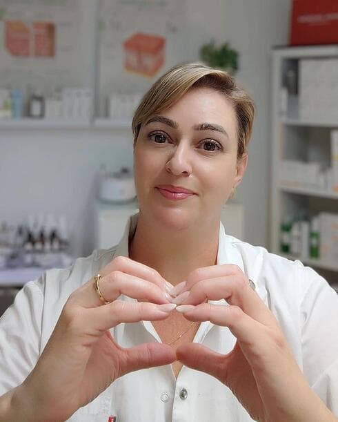קוסמטיקאית מקצועית קוסמטיקאית מקצועית