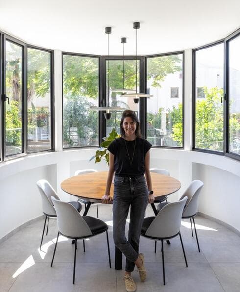 האדריכלית נטלי רויזין (צילום: אלון שפירא באדיבות דלקוב) האדריכלית נטלי רויזין