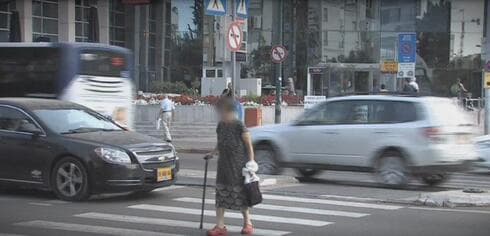 אזרחים ותיקים. שמרו עליהם בכביש אזרחים ותיקים. שמרו עליהם בכביש