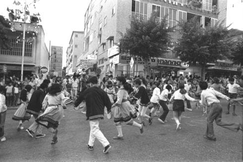 חגיגות בראשון לציון 1972 (צילום: משה מילנר לע"מ 26.6.1972) חגיגות בראשון לציון 1972