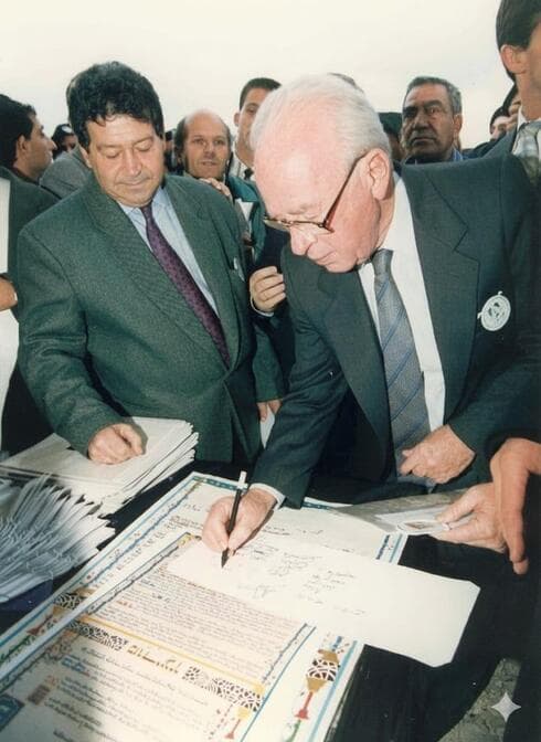 הנחת אבן הפינה לעיר מודיעין (צילום: לע"מ) הנחת אבן הפינה לעיר מודיעין
