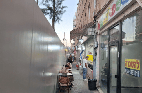 החומה החדשה של קינג ג'ורג' (צילום: אבישג זוהר) החומה החדשה של קינג ג'ורג'