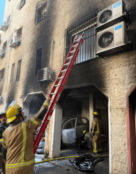 השריפה בחנייה ברמות (צילום: כבאות והצלה מחוז ירושלים) השריפה בחנייה ברמות