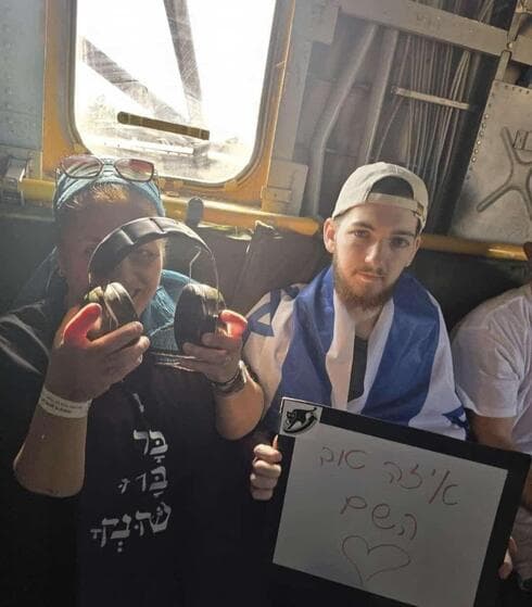 בר קופרשטיין בדרכו הביתה במסוק בר קופרשטיין בדרכו הביתה במסוק