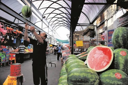 לימונדה קרה, תבלינים הודיים, ירקות טריים ובורקס שאי אפשר לפספס 