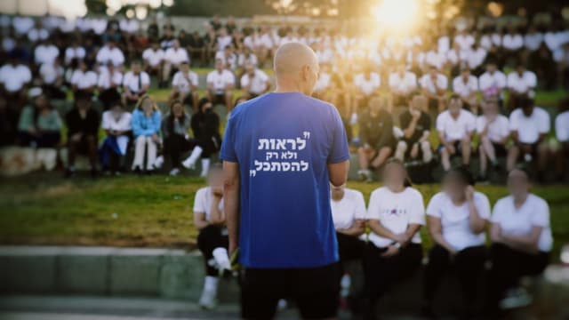 תא״ל אלי סוחוליצקי נושא דברים מול חיילי הבסיס (צילום: דובר צה"ל) תא״ל אלי סוחוליצקי נושא דברים מול חיילי הבסיס