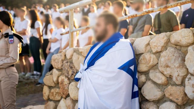 מירוץ בבסיס חיל הים חיפה לזכר חללי חרבות ברזל (צילום: דובר צה"ל) מירוץ בבסיס חיל הים חיפה לזכר חללי חרבות ברזל