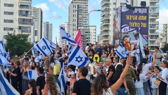 קבלת הפנים למקסים הרקין בטירת כרמל (צילום: האגודה להתנדבות) קבלת הפנים למקסים הרקין בטירת כרמל