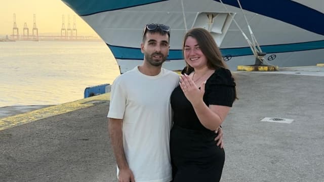 הצעת נישואים על קראון איריס של מנו ספנות (צילום: פרטי) הצעת נישואים על קראון איריס של מנו ספנות
