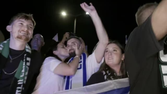 משפחת אנגרסט (צילום: אלעד גרשגורן) שורד השבי מתן אנגרסט חזר הביתה לקרית ביאליק