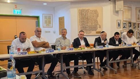 פגישת מנכ"ל משרד הפנים עם ראש עיריית מודיעין עילית (צילום: דוברות משרד הפנים) פגישת מנכ"ל משרד הפנים עם ראש עיריית מודיעין עילית