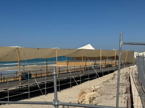המתחם שהוקם על חופי זבולון ובתולה בקרית ים, לקראת תערוכת סוסים פרטית (צילום: סמדר פישלר) המתחם שהוקם על חופי זבולון ובתולה בקרית ים, לקראת תערוכת סוסים פרטית