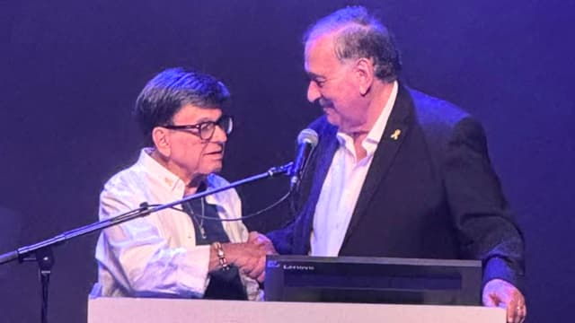 אפי נצר ויונה יהב באירוע לכבודו בחיפה (צילום: ראובן כהן עיריית חיפה) אפי נצר ויונה יהב באירוע לכבודו בחיפה