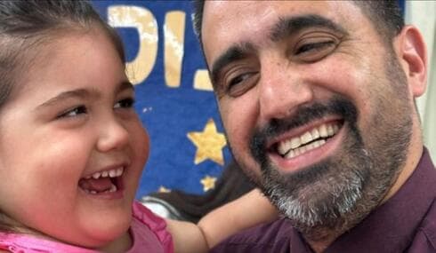 אריאל טשרנין ז"ל ואביה ד"ר דב טשרנין (צילום: פרטי) אריאל טשרנין ז"ל ואביה ד"ר דב טשרנין