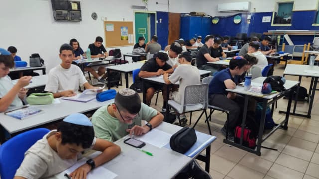 תלמידי אמית כפר בתיה תלמידי אמית כפר בתיה