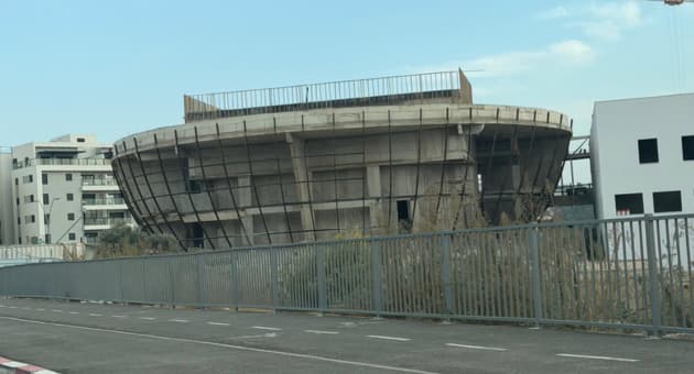 בניית היכל התרבות (צילום: פרטי) היכל התרבות במגדל העמק