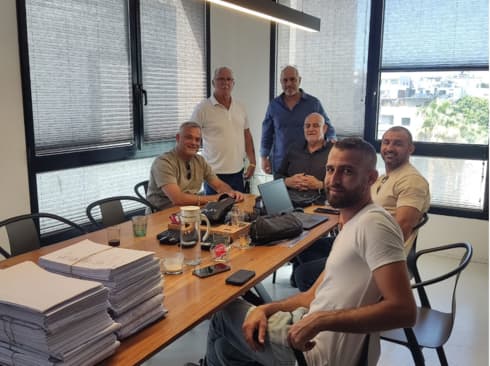 הצוות שהתגבש סביב החברה (צילום: אייל שבתאי ) הצוות שהתגבש סביב החברה